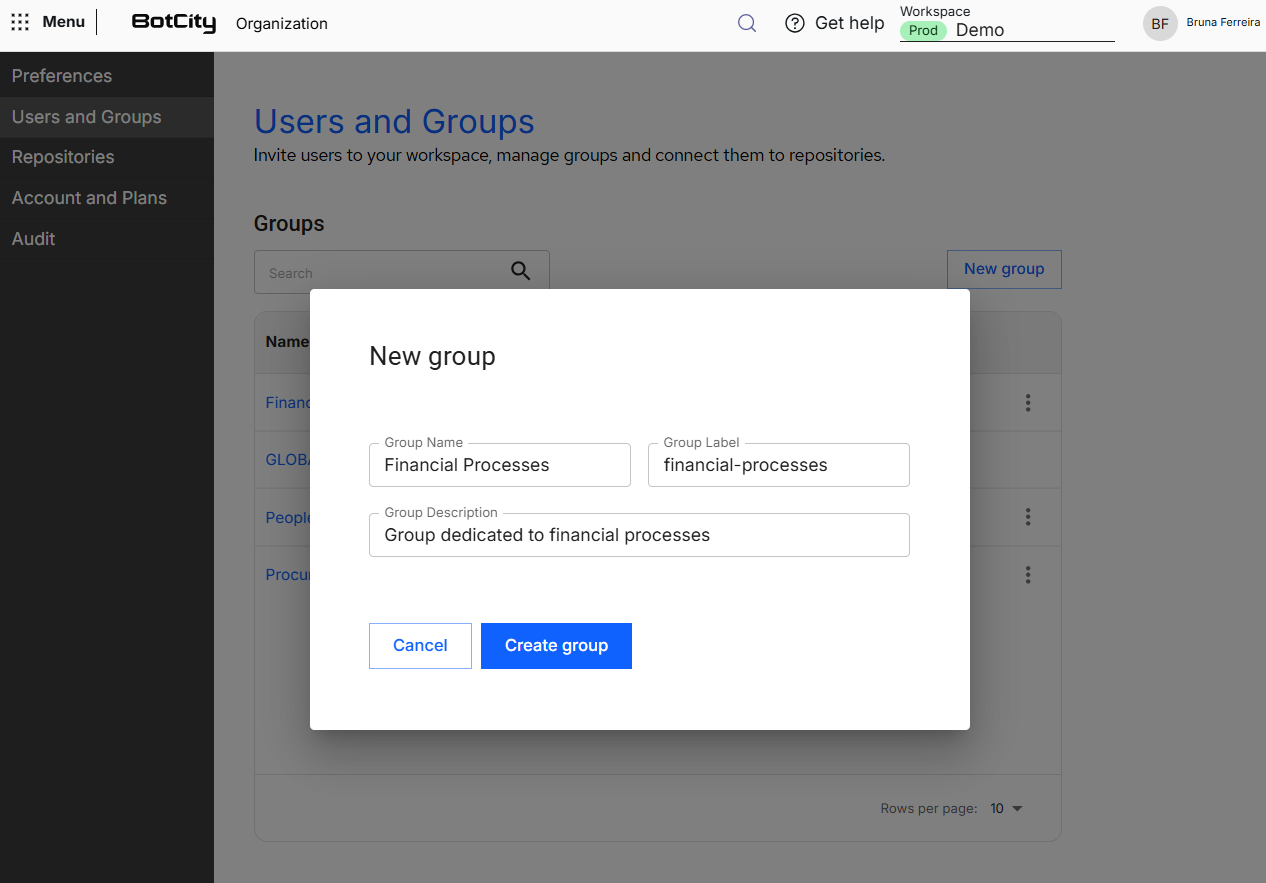 Formulario de creación de un nuevo grupo Captura de pantalla de la Organización BotCity, en el menú Usuarios y Grupos, con el formulario "New group" abierto sobre la tabla de grupos, que muestra los campos Group Name, Group Label y Group Description completados y los botones Cancel y Create group.